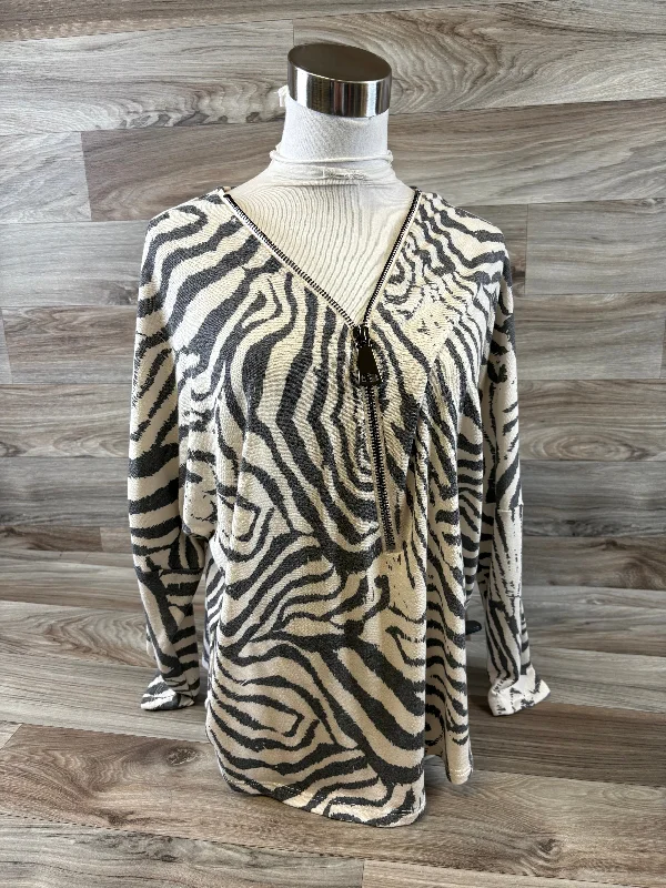 women's tops for those who want to stay on top of the latest fashion trends and wear pieces that are both stylish and on-trendTop Long Sleeve By Cmf In Zebra Print, Size: S