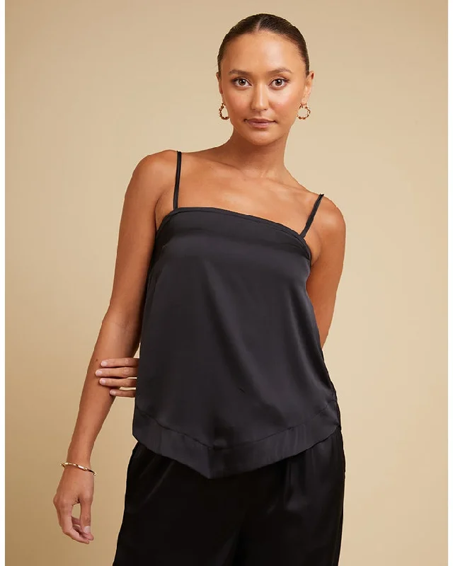 women's tops for those who want to wear pieces that are both functional and fashionableSilent Theory Watson Top Black