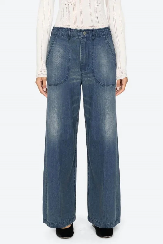 women's denim jeans for a casual FridayAmari Jean In Blue